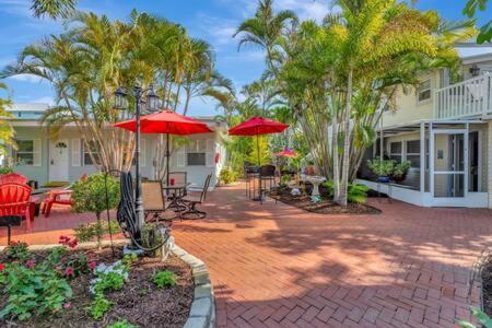 Reel Paradise Steps To Bay Beach Fishing Dock Bradenton Beach Exterior photo
